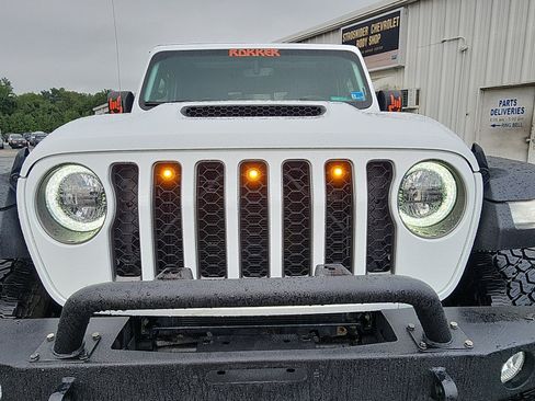 Used 2023 Jeep Gladiator Mojave w/ Cold Weather Group AWD/4WD image 11