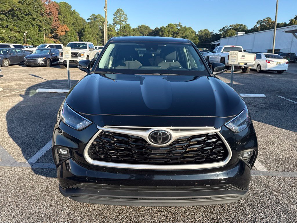 Used 2022 Toyota Highlander LE FWD image 9