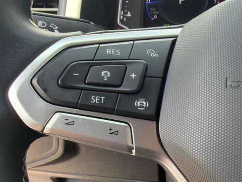 Used 2022 Volkswagen Atlas Cross Sport SE FWD image 17