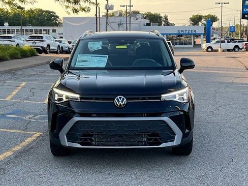 New 2025 Volkswagen Taos SE image 9