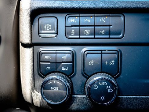 Certified 2025 Chevrolet Suburban LT AWD/4WD image 19