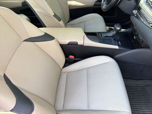 Used 2021 Lexus ES 300h w/ Premium Package FWD image 39
