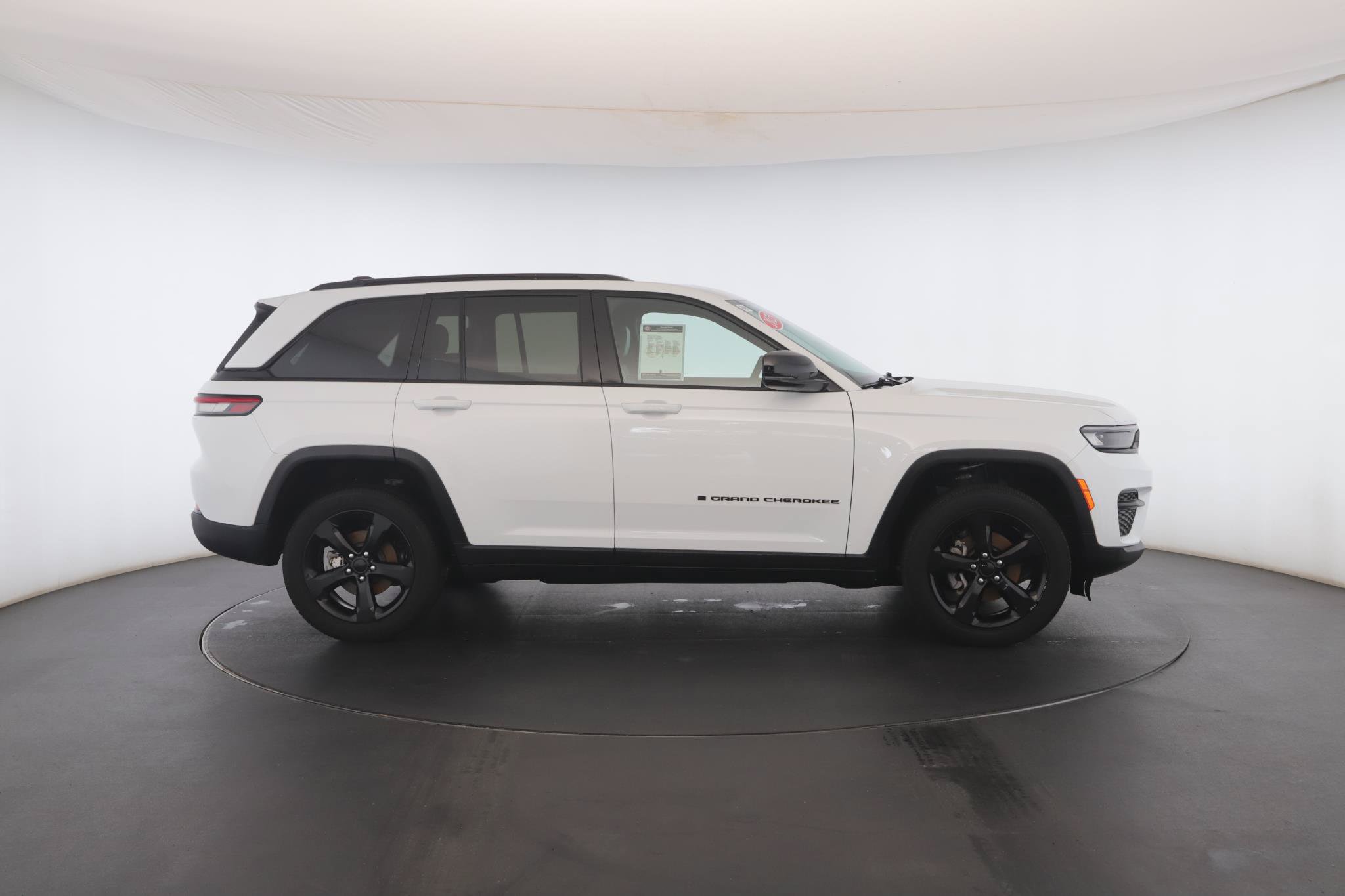 Used 2023 Jeep Grand Cherokee Altitude AWD/4WD image 23