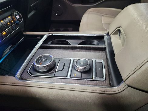 Used 2018 Ford Expedition Limited AWD/4WD image 26