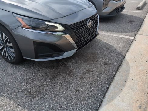 Used 2025 Nissan Altima 2.5 SV FWD image 2