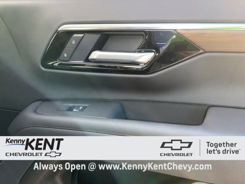 Used 2026 Chevrolet Suburban High Country w/ Sun And Tow Package image 23