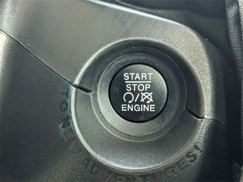 Used 2019 Jeep Renegade Latitude w/ Cold Weather Group image 30