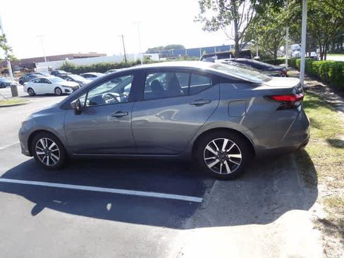 Used 2024 Nissan Versa SV FWD image 8