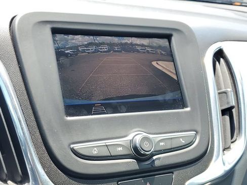 Used 2020 Chevrolet Equinox LS FWD image 16