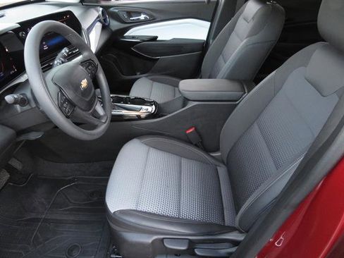 Used 2024 Chevrolet Trax LT image 12