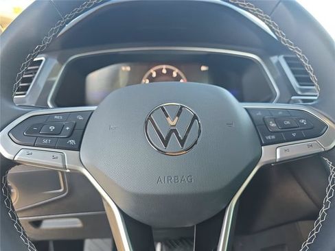 Used 2024 Volkswagen Tiguan SE FWD image 23