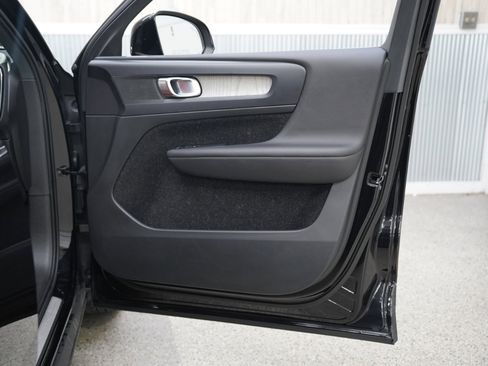 Used 2019 Volvo XC40 T5 Inscription image 31