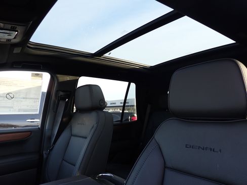 New 2026 GMC Yukon Denali w/ Sun & Power Step Package image 29