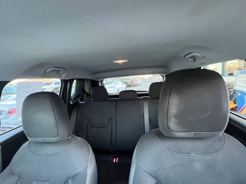 Used 2017 Jeep Renegade Altitude AWD/4WD image 19