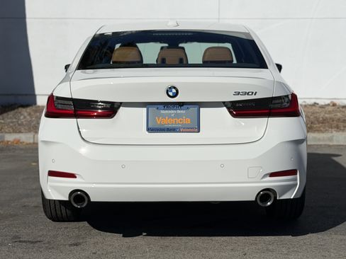 Used 2024 BMW 330i Sedan w/ Premium Package image 9