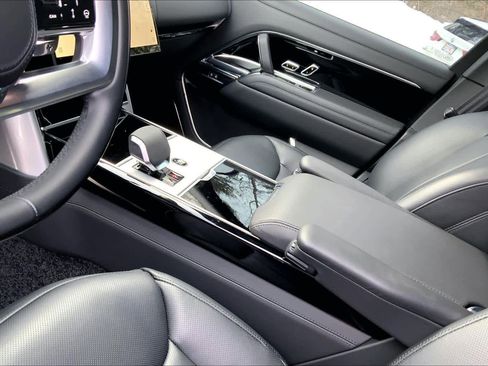 Used 2025 Land Rover Range Rover Autobiography image 15