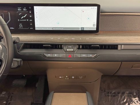 Used 2024 Kia EV9 Land image 25