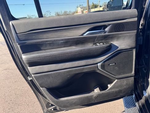 Used 2023 Jeep Wagoneer L Series II image 15