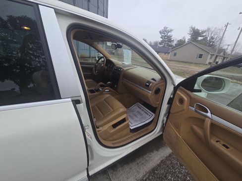 Used 2008 Porsche Cayenne Tiptronic AWD 4dr SUV image 11