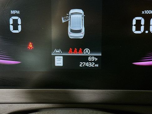 Used 2024 Kia Sportage LX image 18