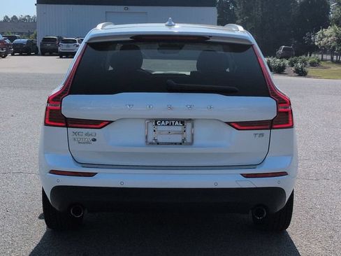 Used 2021 Volvo XC60 T5 Momentum w/ Premium Package FWD image 4