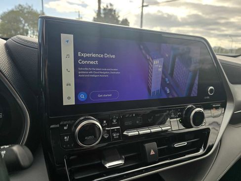 Used 2023 Toyota Highlander Platinum image 31