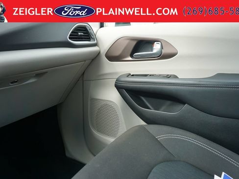 Used 2024 Chrysler Voyager LX FWD image 34