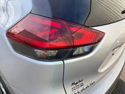 Used 2019 Nissan Rogue SV image 9