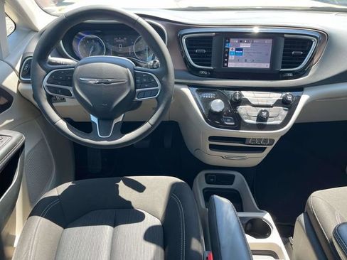 Used 2023 Chrysler Voyager LX FWD image 16
