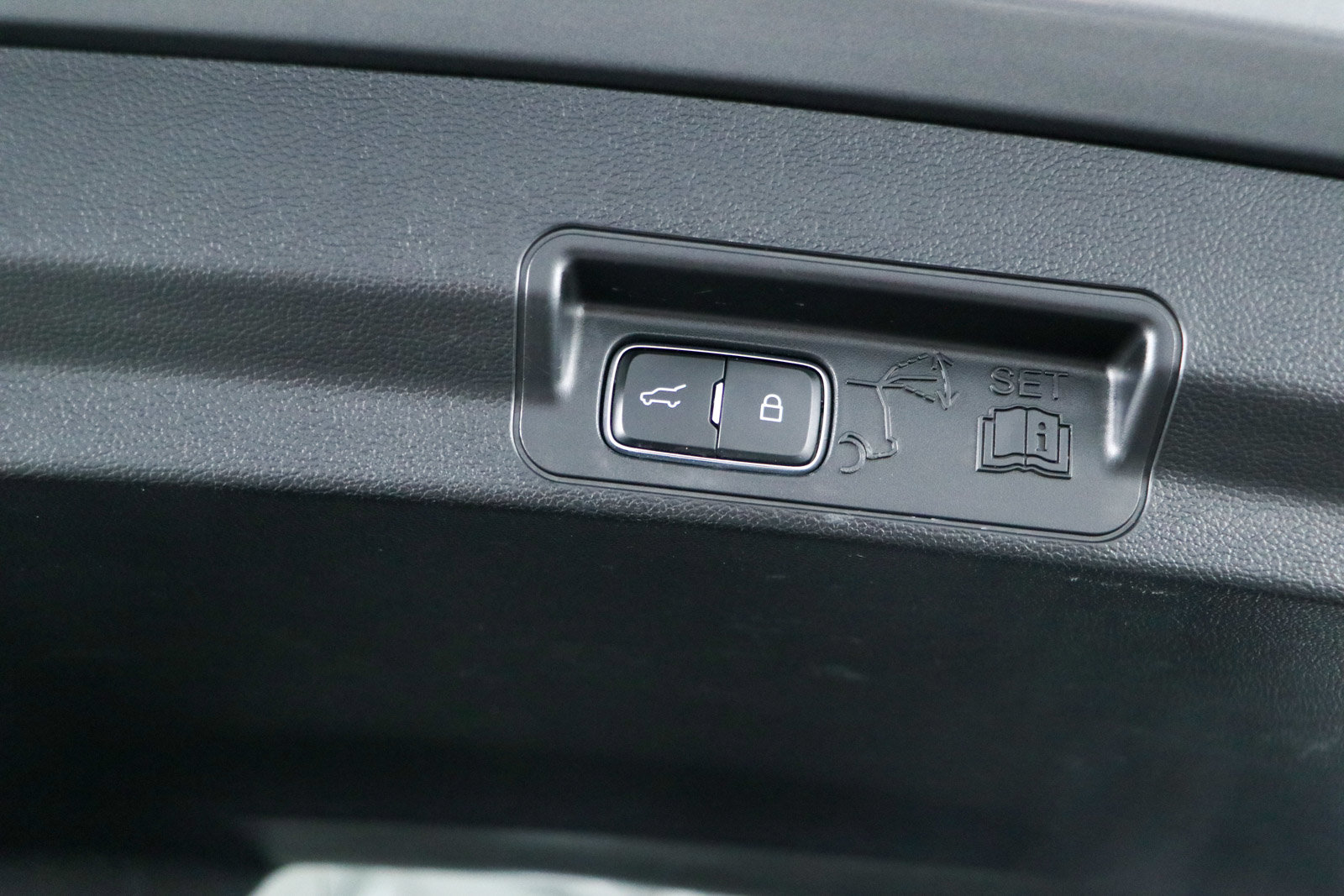 Used 2022 Ford Explorer ST w/ Equipment Group 401A AWD/4WD image 34