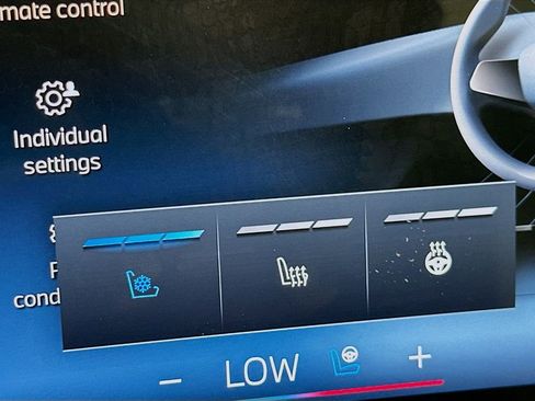 Certified 2023 BMW 760i xDrive w/ Parking Assistance Package image 21