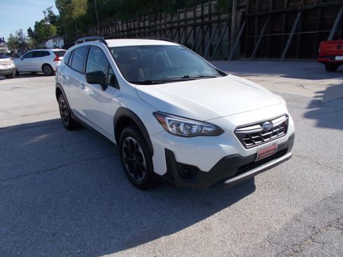 Used 2022 Subaru Crosstrek 2.0i AWD/4WD image 3