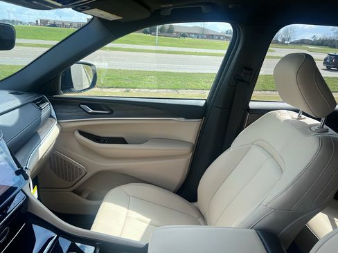 New 2026 Jeep Grand Cherokee Limited w/ Limited Altitude Package RWD image 19