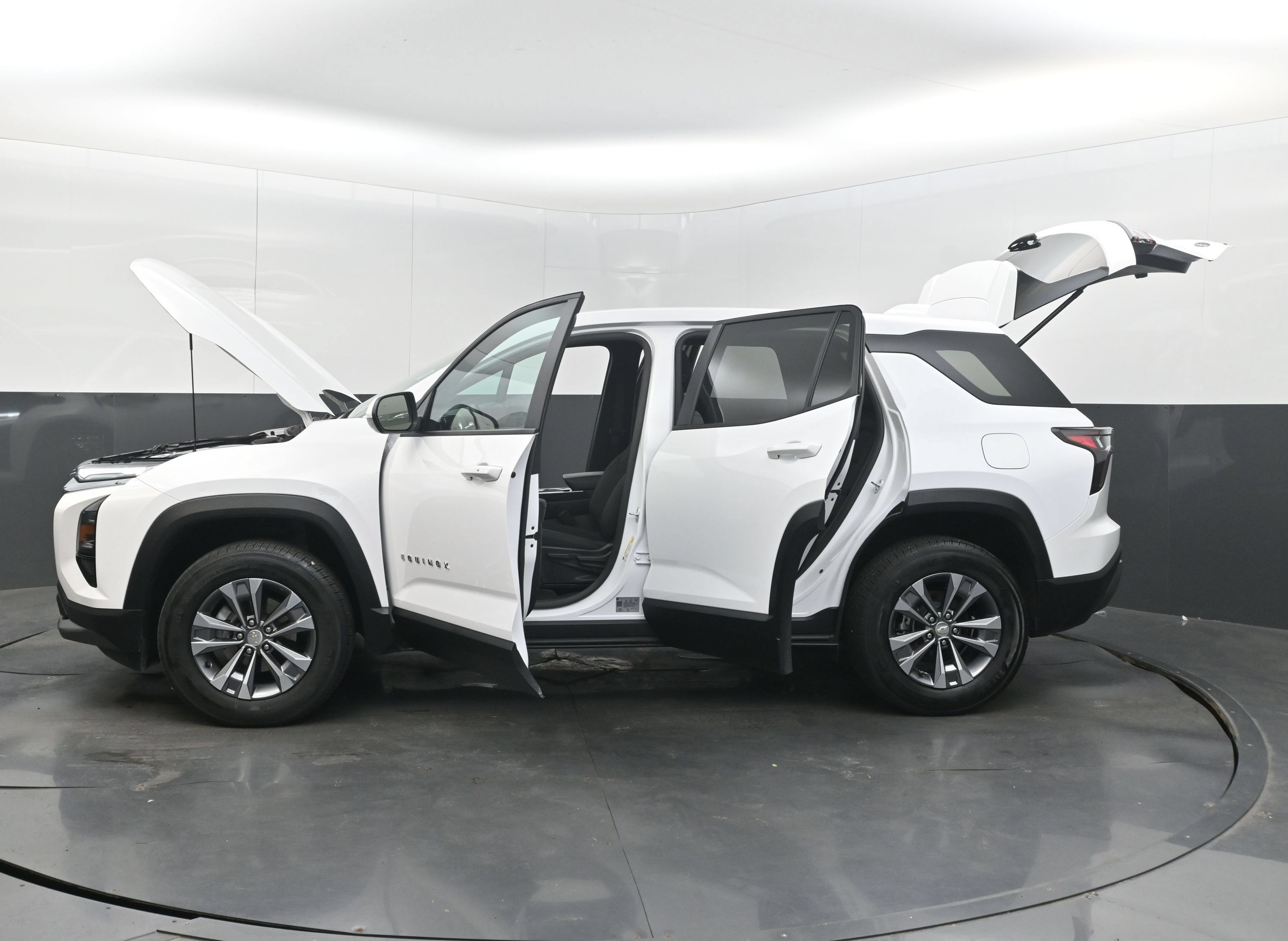 Used 2026 Chevrolet Equinox LT FWD image 44