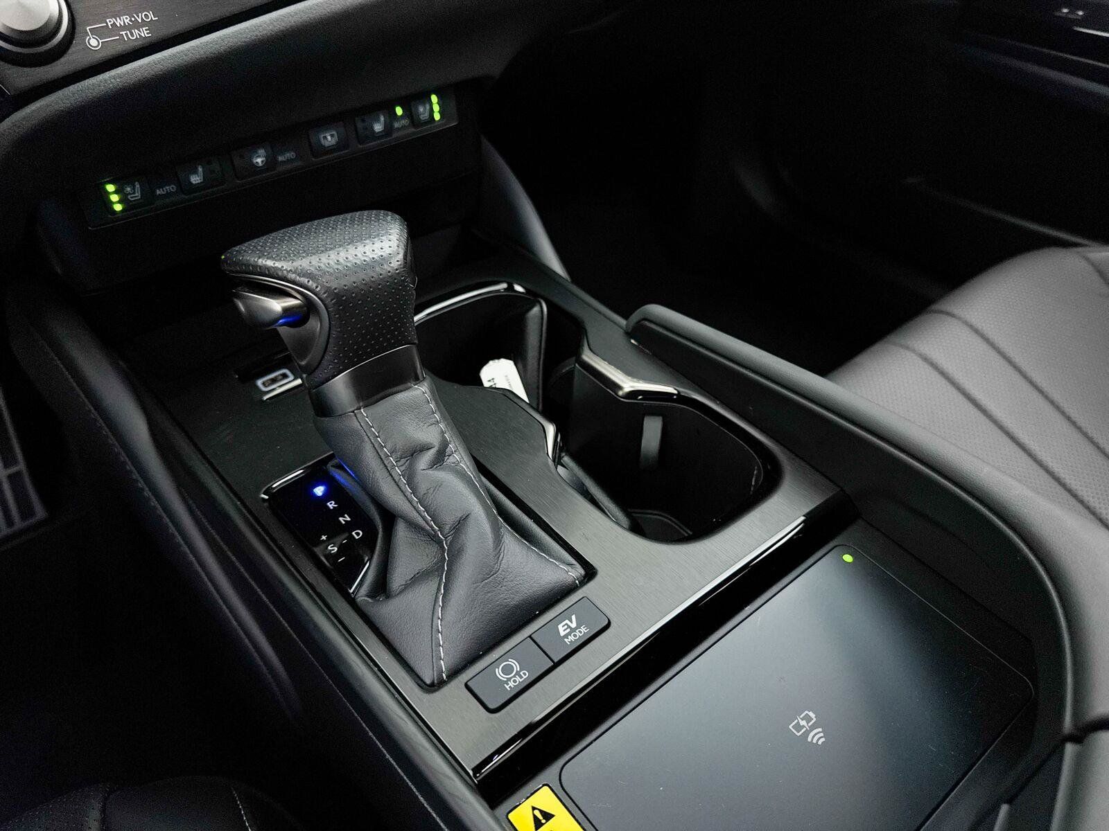 Used 2024 Lexus ES 300h F Sport w/ Accessory Package (Z1) FWD image 27
