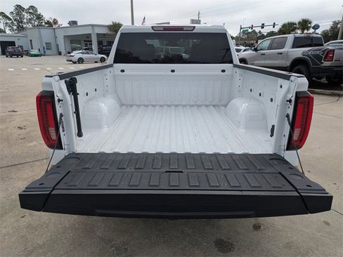 Used 2024 GMC Sierra 1500 SLT image 13
