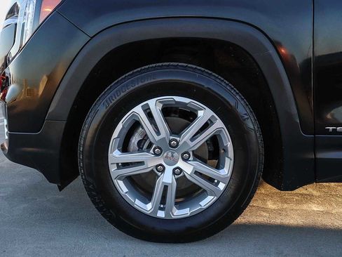 Used 2024 GMC Terrain SLE image 11