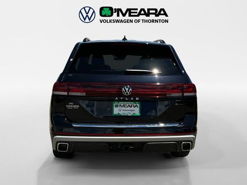 Used 2024 Volkswagen Atlas Peak Edition SE AWD/4WD image 4