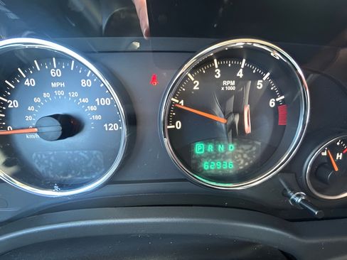 Used 2015 Jeep Compass FWD image 27
