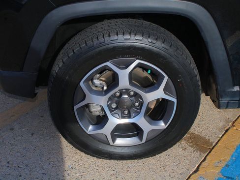 Used 2022 Jeep Compass Trailhawk w/ Trailhawk Elite Group image 2