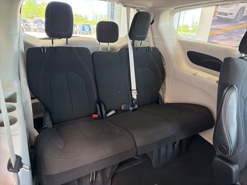 Used 2023 Chrysler Voyager LX FWD image 10