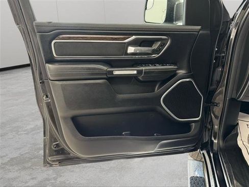Used 2019 RAM 1500 Laramie AWD/4WD image 9