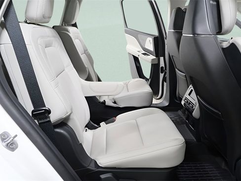 Used 2025 Lincoln Aviator Reserve w/ Equipment Group 201A image 31