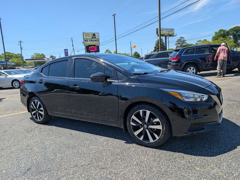 Used 2022 Nissan Versa SR w/ Convenience Package image 3