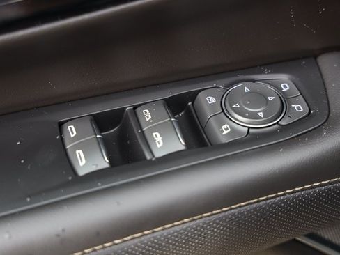 Certified 2025 Chevrolet Suburban Premier image 25