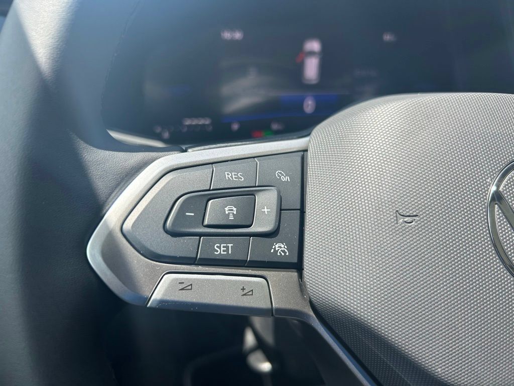 New 2026 Volkswagen Taos SE FWD image 21