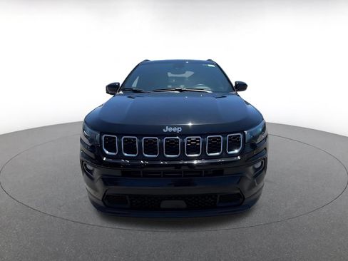 Used 2025 Jeep Compass Latitude AWD/4WD image 3