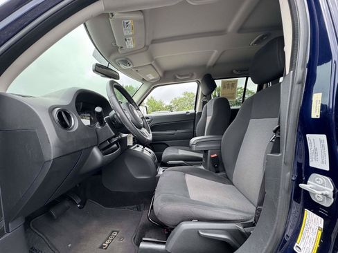 Used 2015 Jeep Patriot Latitude AWD/4WD image 13