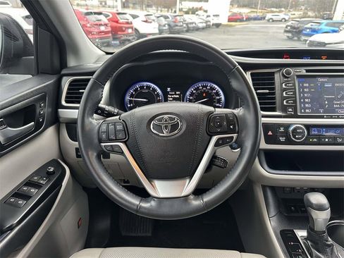 Used 2019 Toyota Highlander Limited image 12
