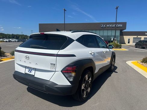 Used 2024 Hyundai Kona SEL w/ Convenience Package FWD image 4